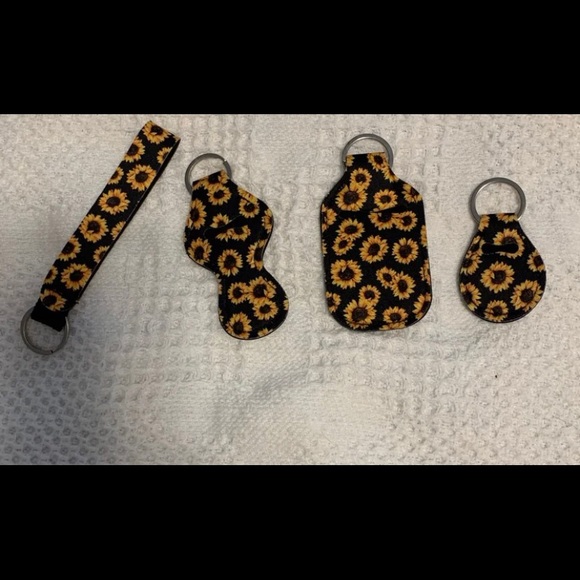 Accessories - 4 piece set chapstick and hand sanitizer holders